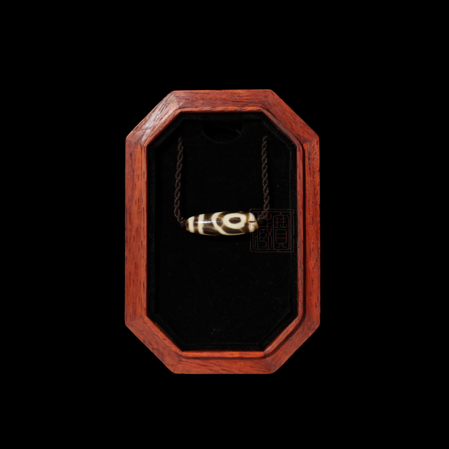 Rare Two-Eye “8” Pattern Dzi 稀有「8」字紋兩眼天珠